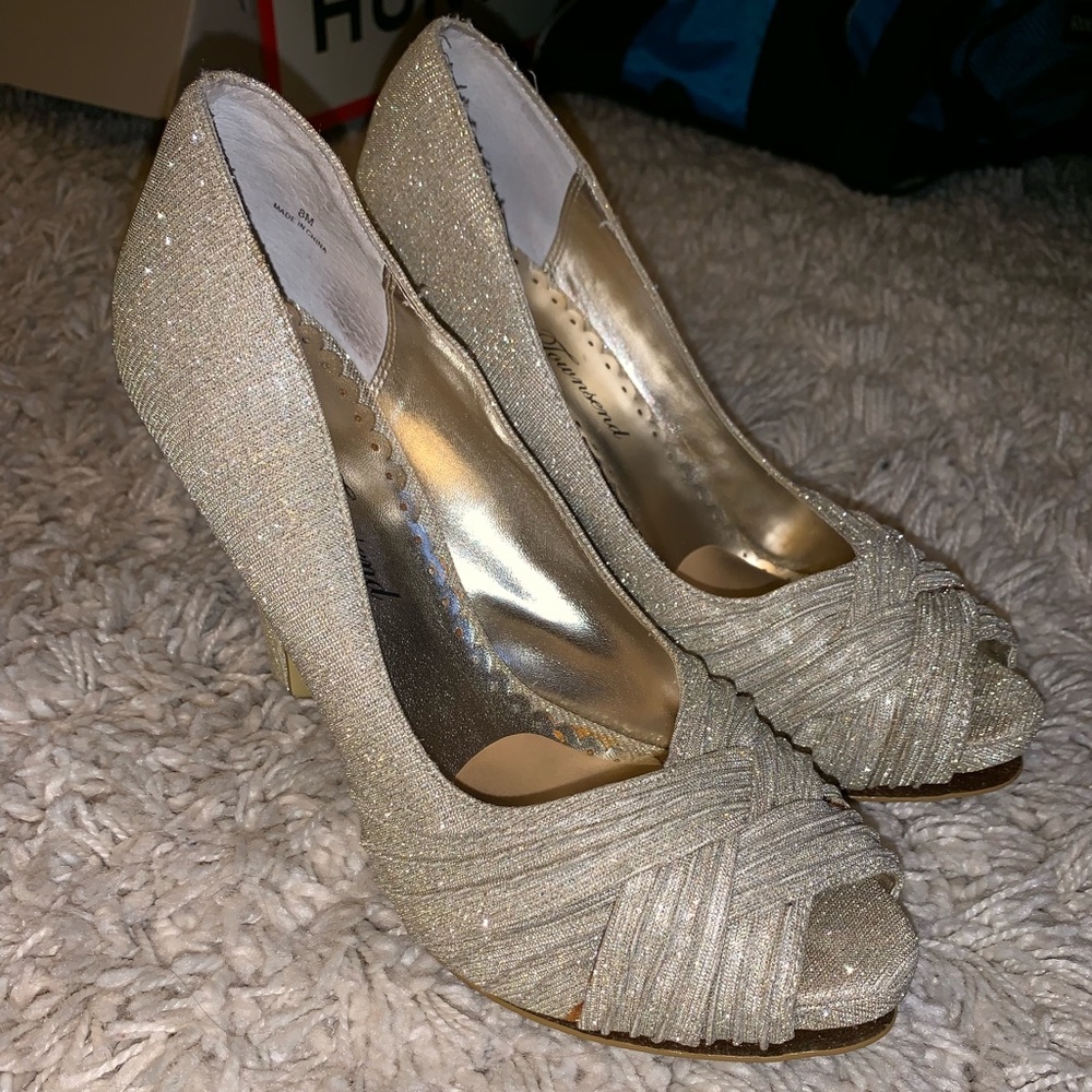 Lulu Townsend Gold heels size 8M